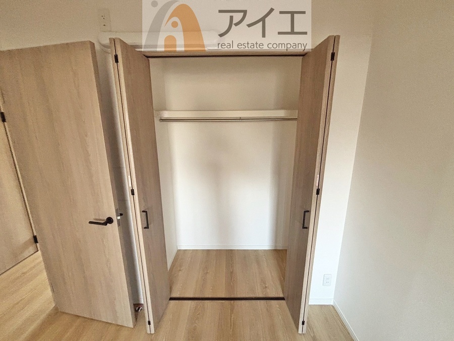 お子様の荷物も片付く、全居室収納スペース