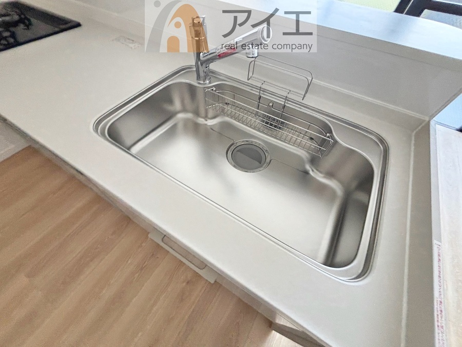 水道一体型の浄水器。ボタン一つで切替可能水回りもすっきり