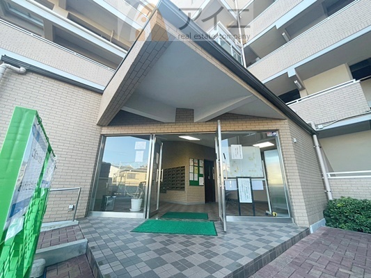 清掃や修理、不審者への声掛けも。管理員日勤は防犯にも有効