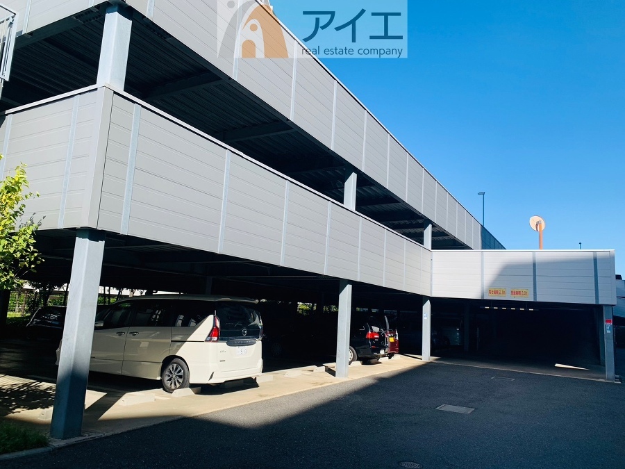 駐車場があるため車通勤の方にも安心なマンションです(要空確認)