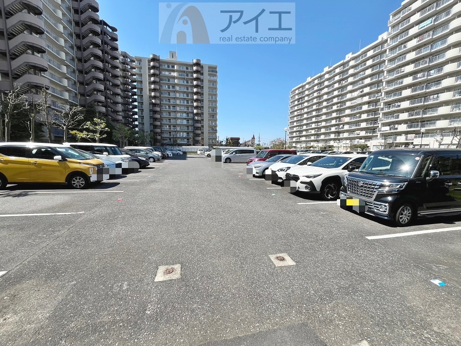 駐車場があるため車通勤の方にも安心なマンションです(要空確認)