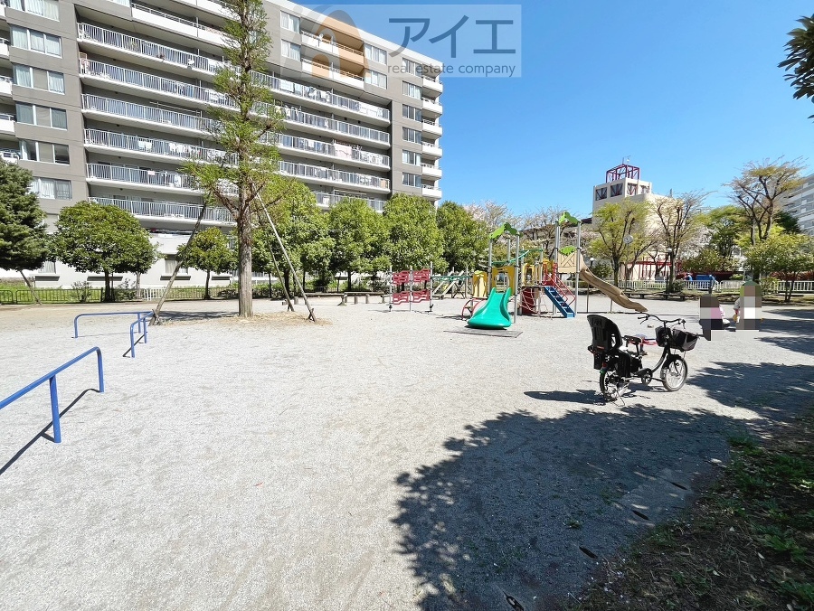 公園が近く、子育て家族に嬉しい緑豊かな環境です
