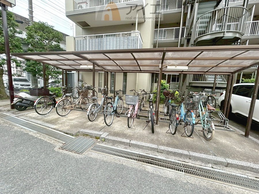 セキュリティ面にも配慮した駐輪場がございます