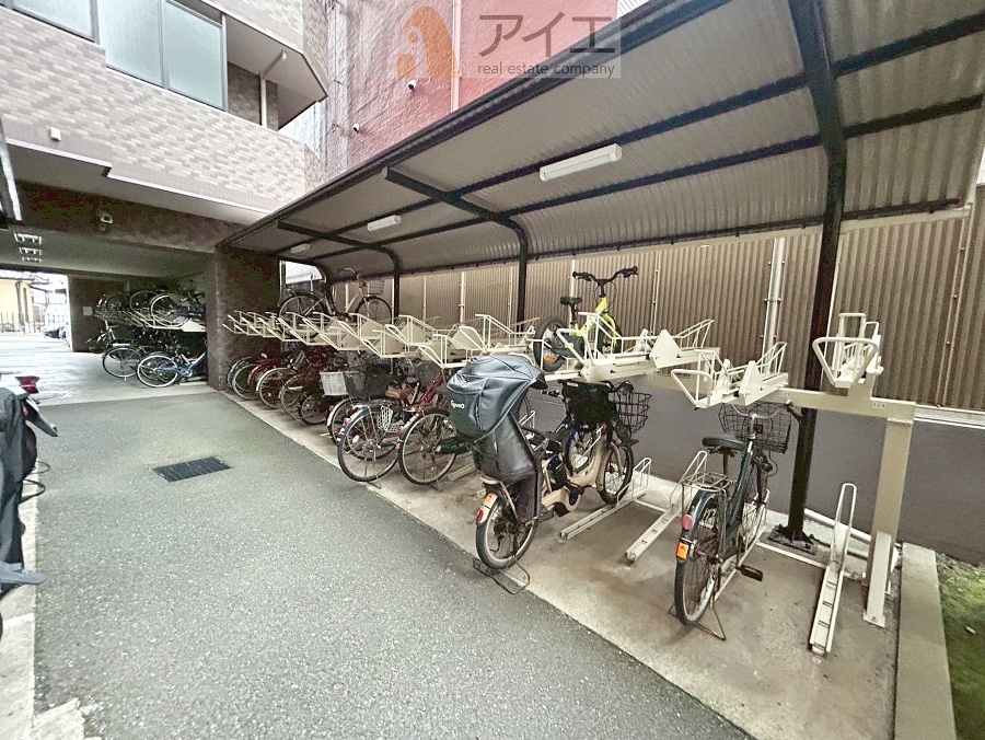 セキュリティ面にも配慮した駐輪場がございます