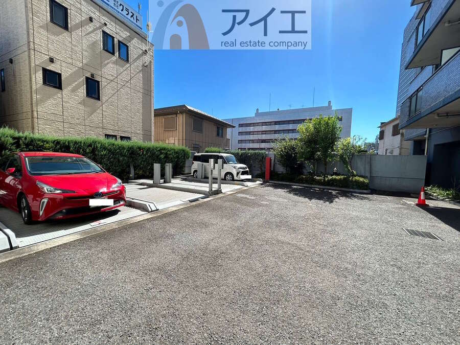 駐車場があるため車通勤の方にも安心なマンションです