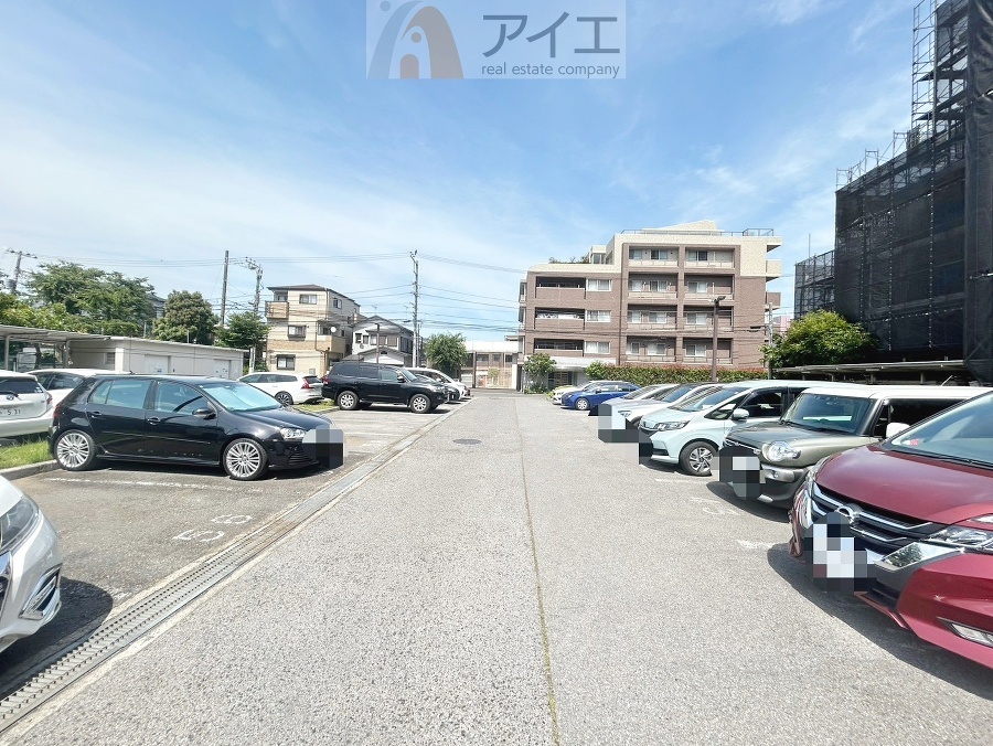 駐車場があるため車通勤の方にも安心なマンションです(要空確認)