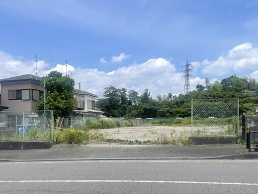 開放感に包まれる広々敷地、266坪超。