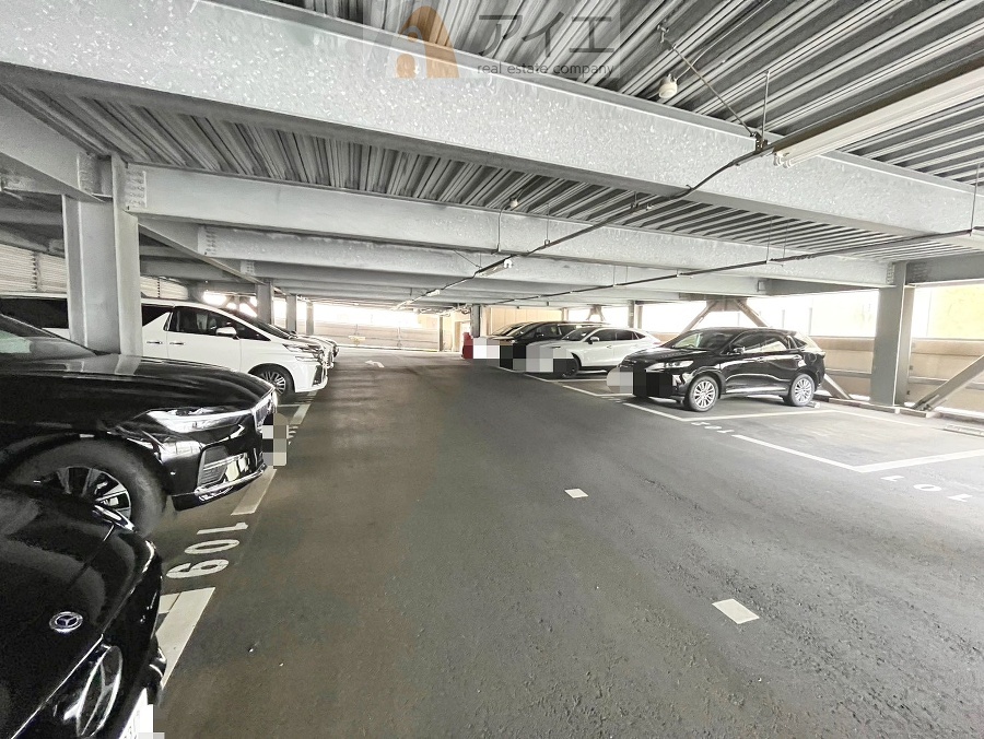 駐車場があるため車通勤の方にも安心なマンションです(要空確認)