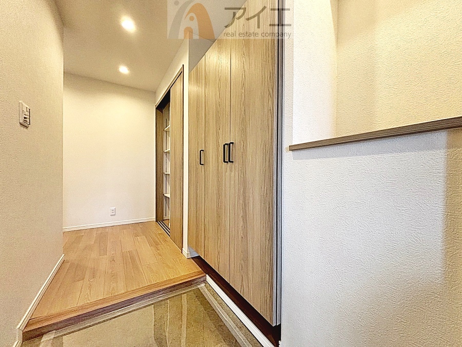 【施工例】家族の履物が全部しまえるワイドな玄関収納