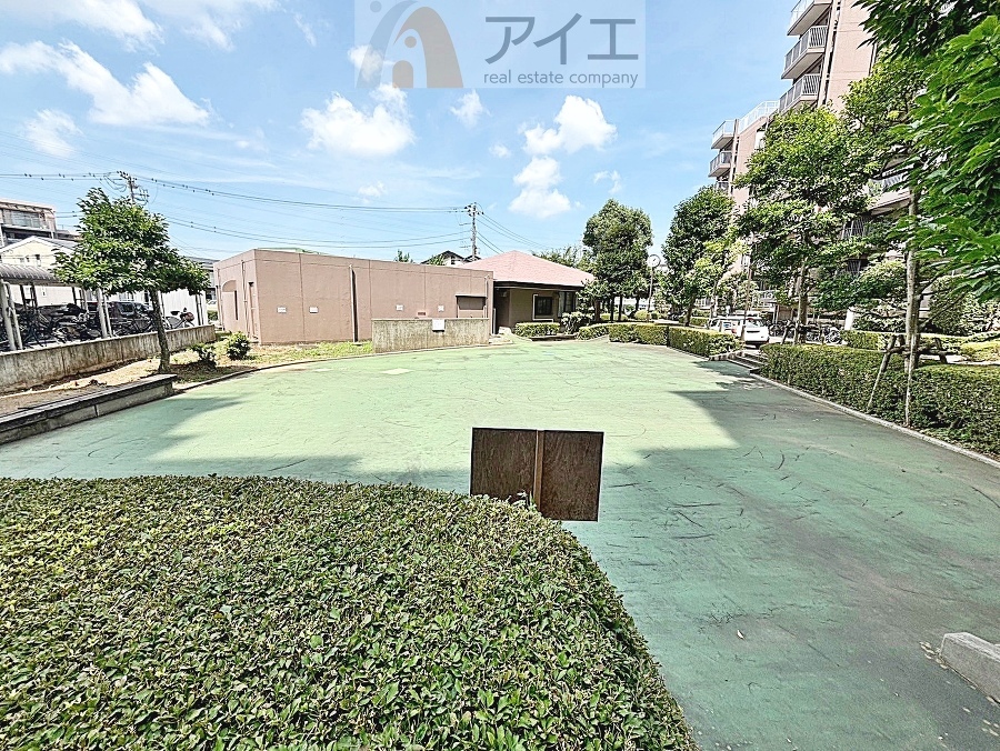 公園が近く、子育て家族に嬉しい緑豊かな環境です