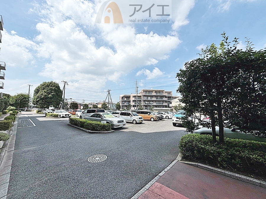 駐車場があるため車通勤の方にも安心なマンションです(要空確認)