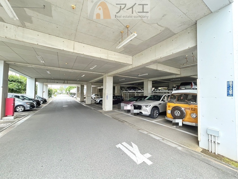 駐車場があるため車通勤の方にも安心なマンションです(要空確認)