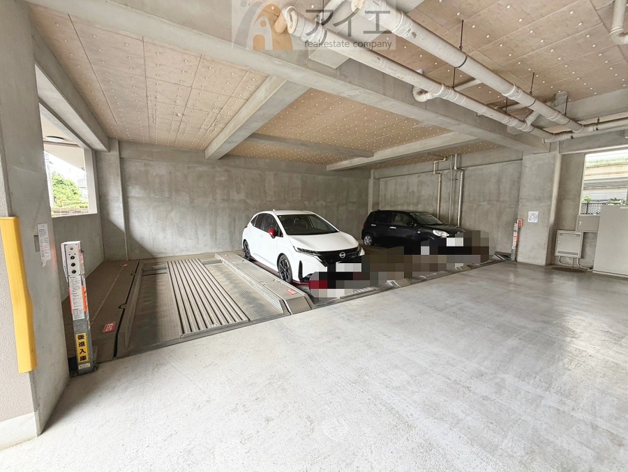 駐車場があるため車通勤の方にも安心なマンションです(要空確認)