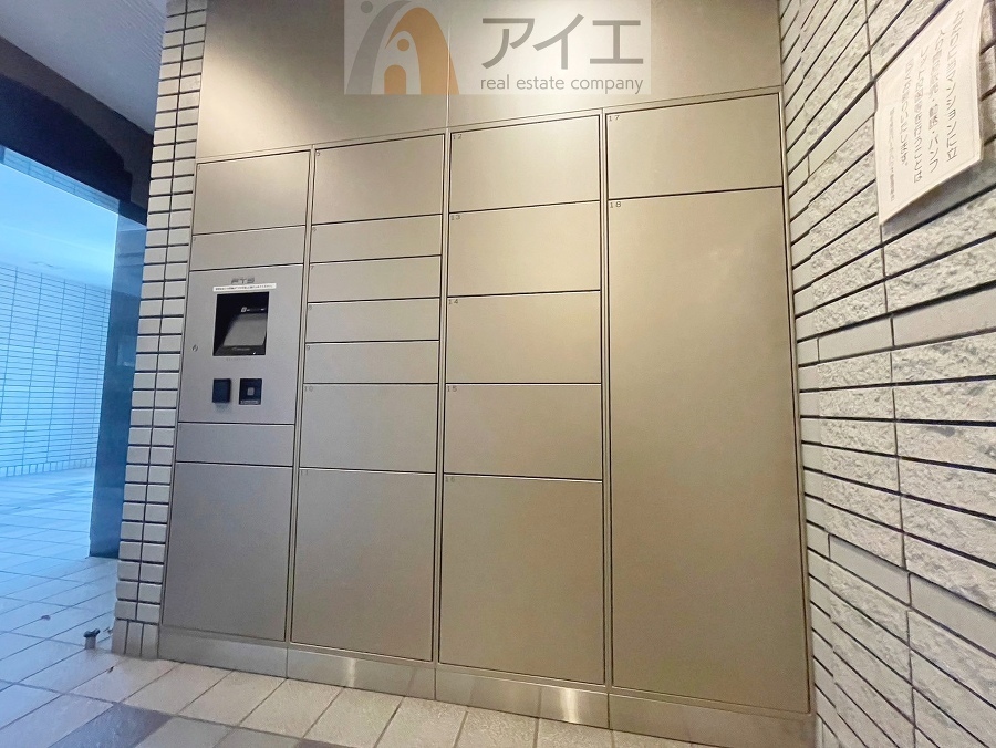 お出掛けが多くても安心な、宅配ボックスつき