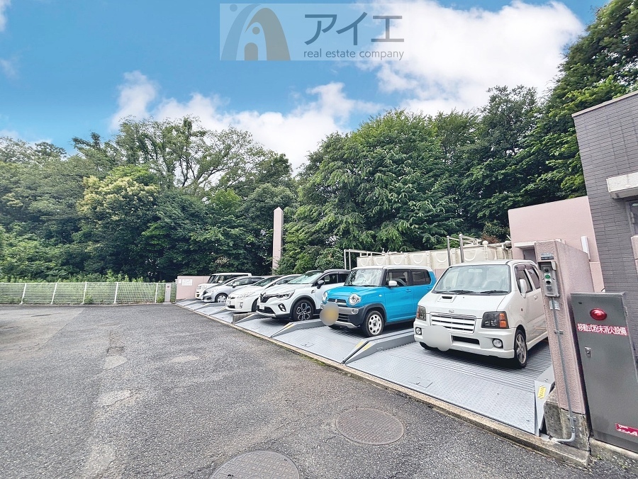 駐車場があるため車通勤の方にも安心なマンションです(要空確認)