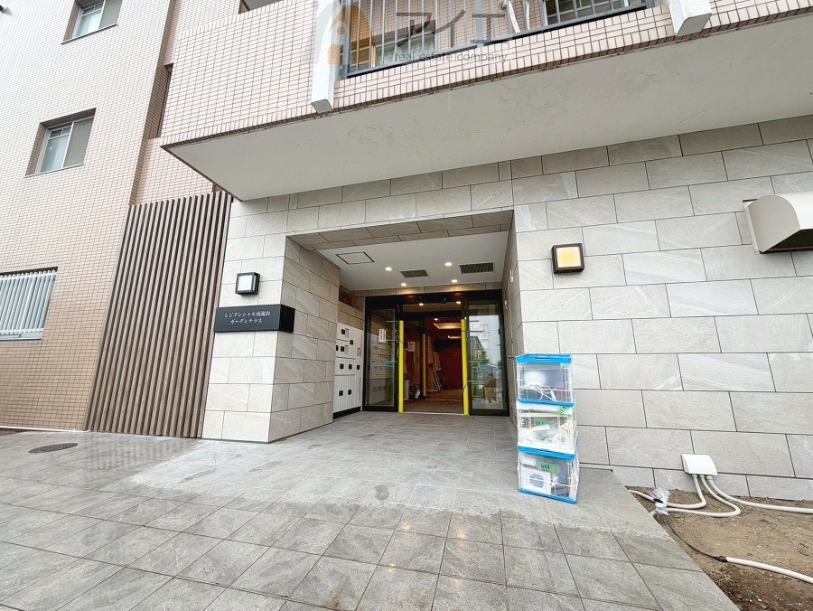 清掃や修理、不審者への声掛けも。管理員日勤は防犯にも有効