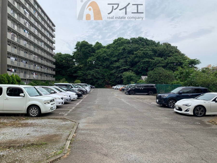 駐車場があるため車通勤の方にも安心なマンションです