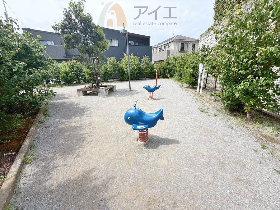 公園が近く、子育て家族に嬉しい緑豊かな環境です