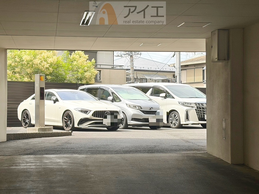 駐車場があるため車通勤の方にも安心なマンションです(要空確認)