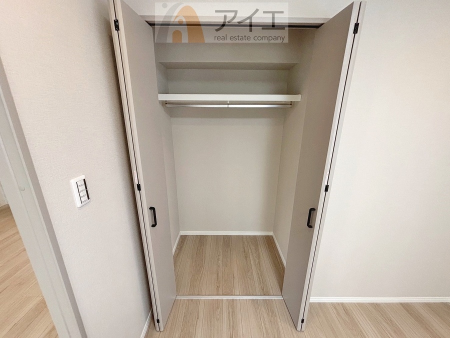 お子様の荷物も片付く、全居室収納スペース