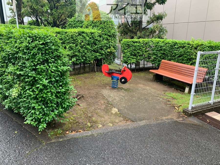 公園が近く、子育て家族に嬉しい緑豊かな環境です