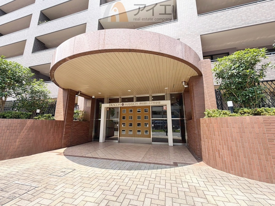 清掃や修理、不審者への声掛けも。管理員日勤は防犯にも有効