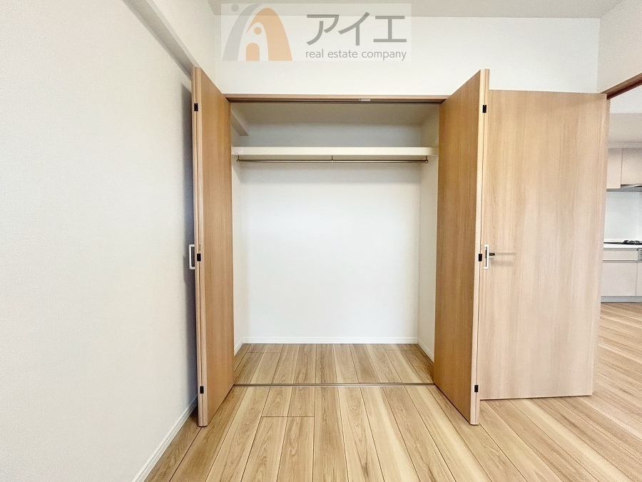 お子様の荷物も片付く、全居室収納スペース