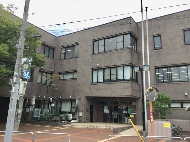 足立区立舎人図書館 1400m 