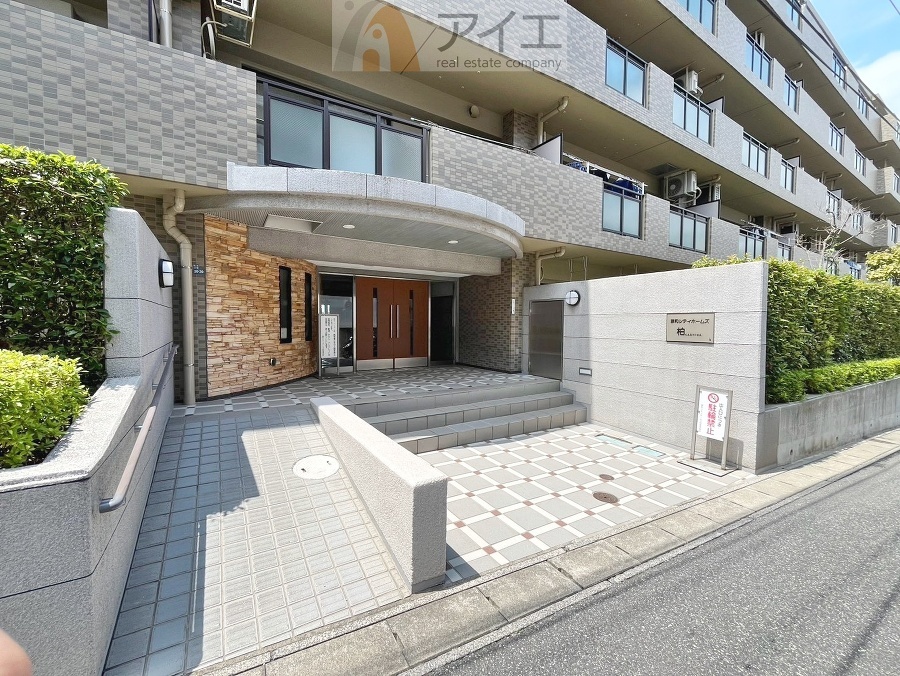 清掃や修理、不審者への声掛けも。管理員日勤は防犯にも有効