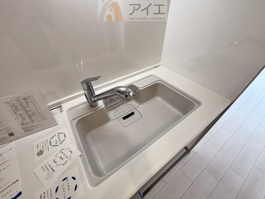 水道一体型の浄水器。ボタン一つで切替可能水回りもすっきり