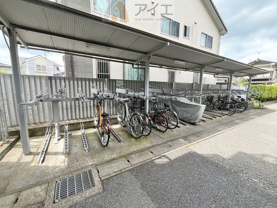セキュリティ面にも配慮した駐輪場がございます