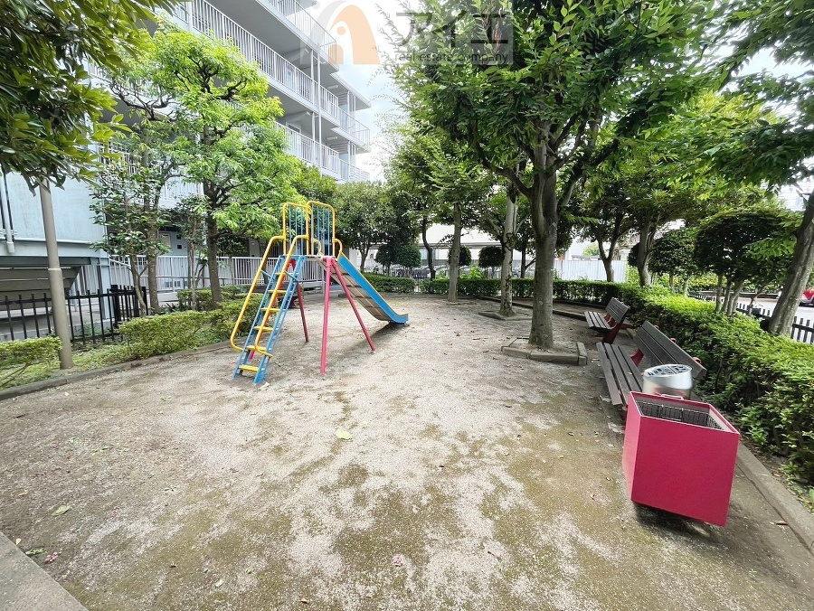 公園が近く、子育て家族に嬉しい緑豊かな環境です