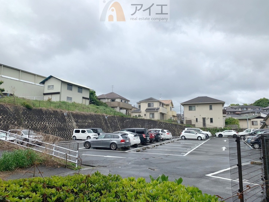 駐車場があるため車通勤の方にも安心なマンションです(要空確認)