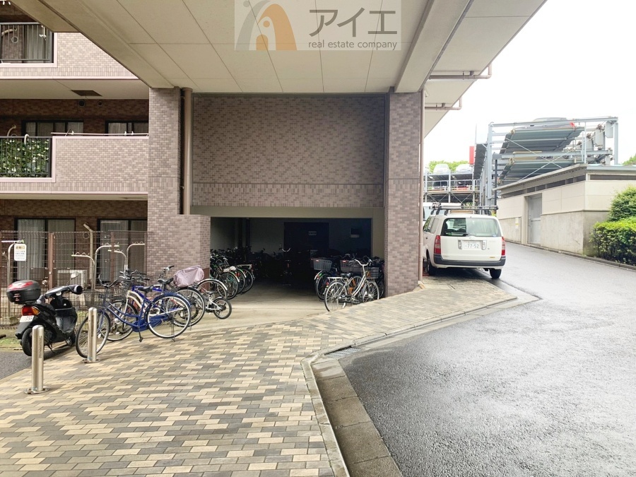 セキュリティ面にも配慮した駐輪場がございます