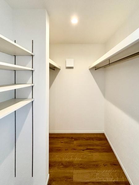 6.9帖洋室にはウォークインクローゼット
