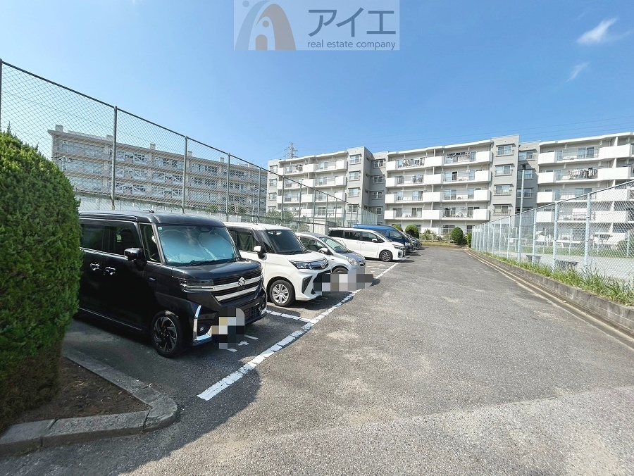 駐車場があるため車通勤の方にも安心なマンションです(要空確認)