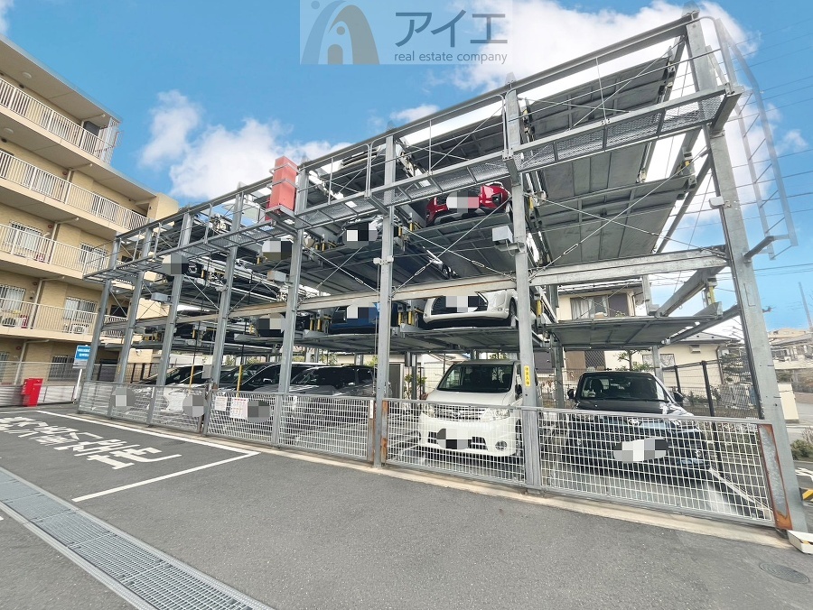 駐車場があるため車通勤の方にも安心なマンションです(要空確認)