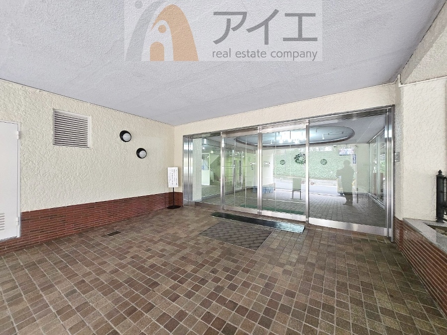 清掃や修理だけでなく、不審者への声掛けも。管理員の活動は防犯にも有効