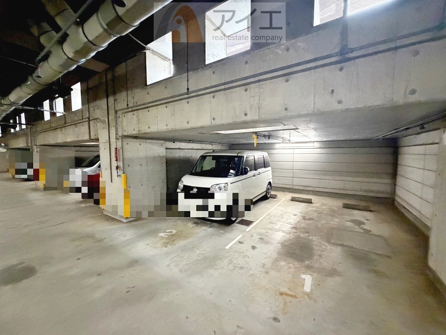 駐車場があるため車通勤の方にも安心なマンションです(要空確認)