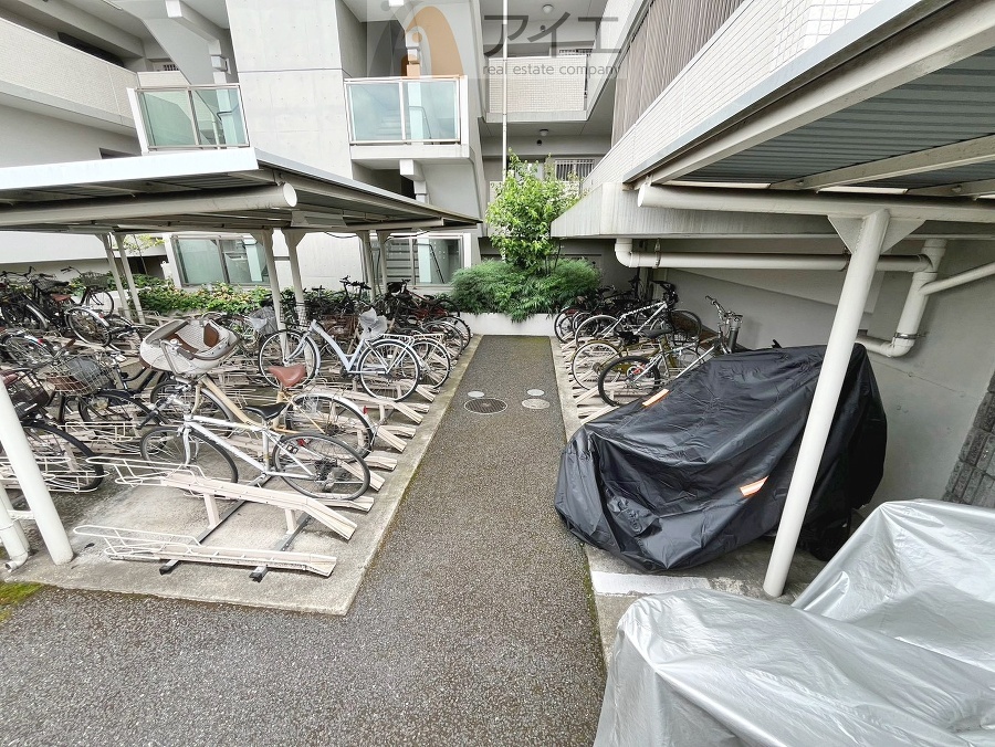 セキュリティ面にも配慮した駐輪場がございます
