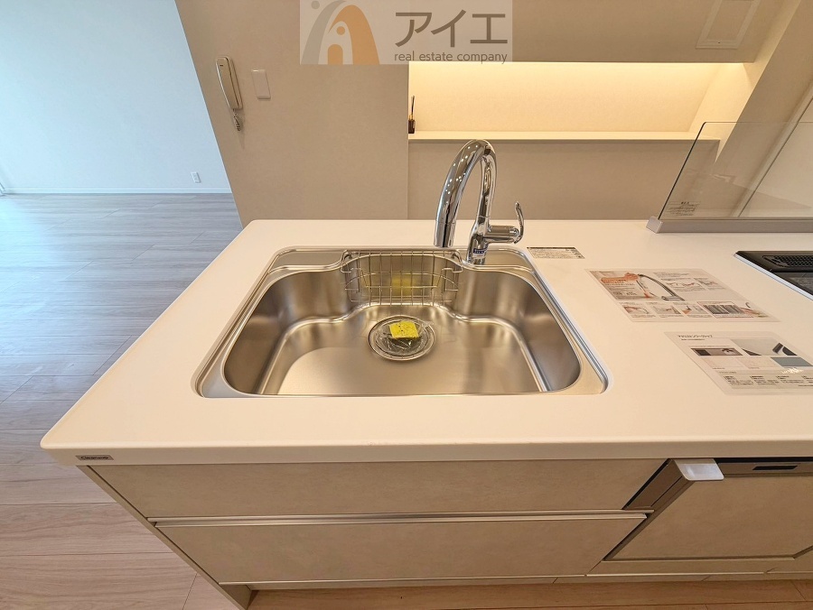 水道一体型の浄水器。ボタン一つで切替可能水回りもすっきり