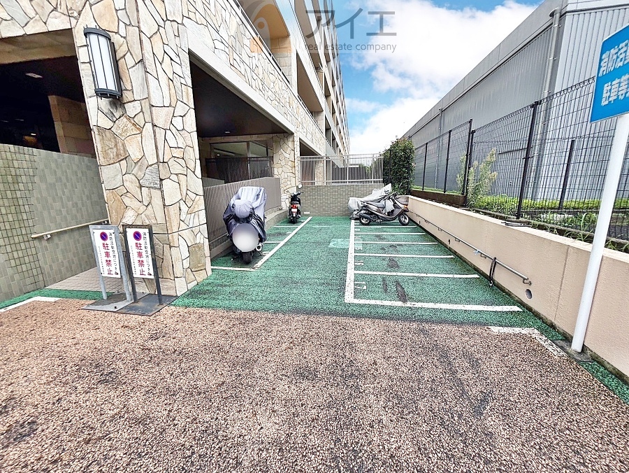 セキュリティ面にも配慮した駐輪場がございます