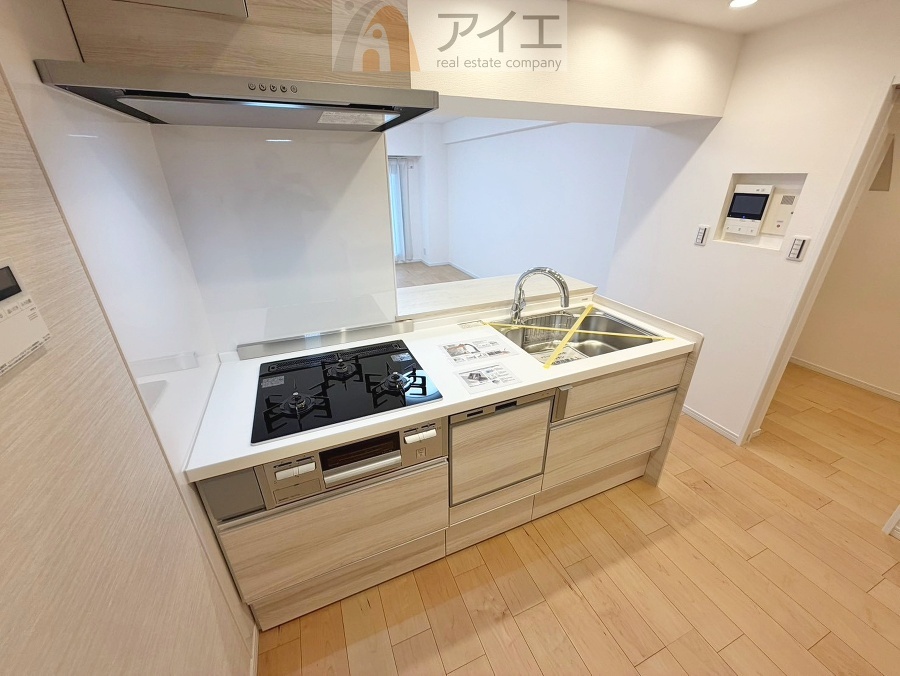 ご家族やお客様との会話も楽しめる対面キッチン