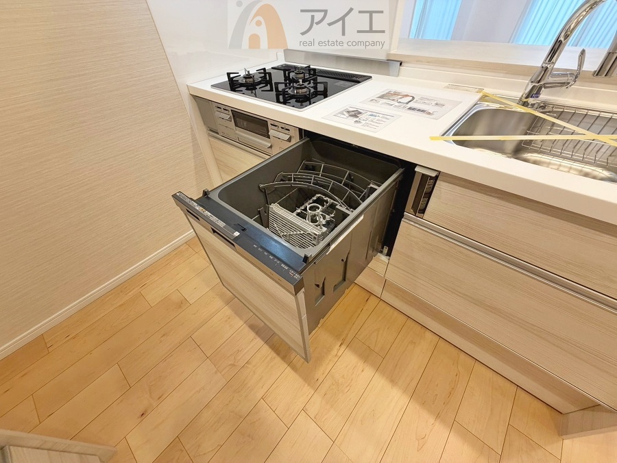 手に優しい、後片づけおまかせの食洗機。ママも食後のだんらんに加われます