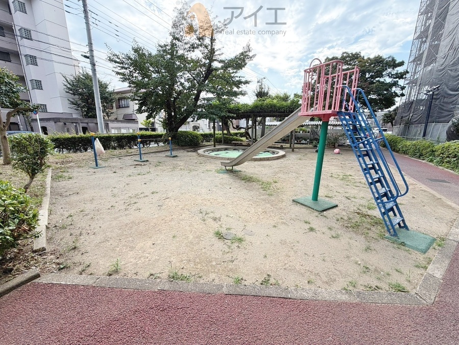 公園が近く、子育て家族に嬉しい緑豊かな環境です