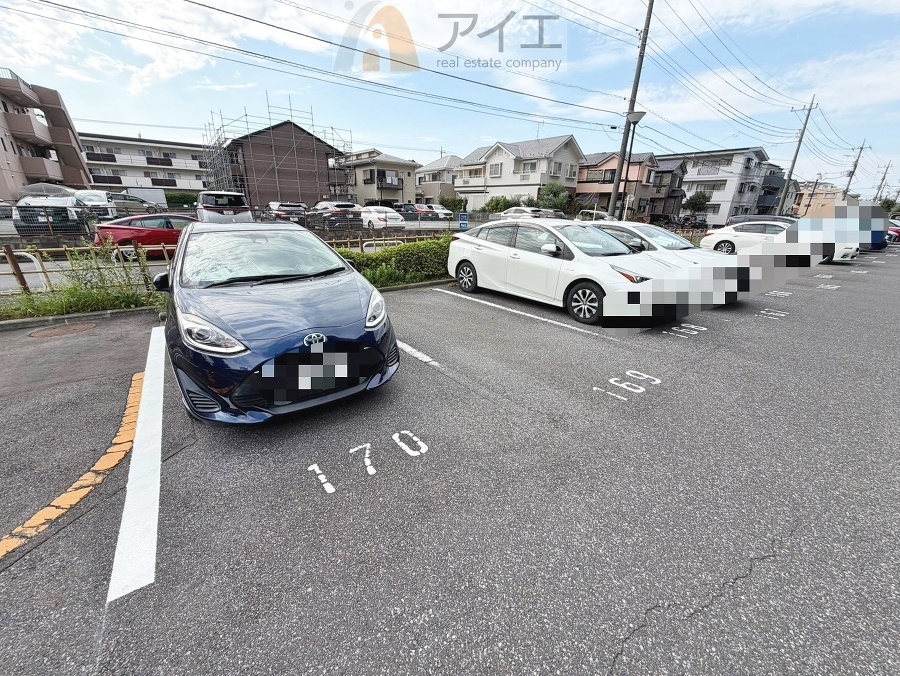 駐車場があるため車通勤の方にも安心なマンションです(要空確認)