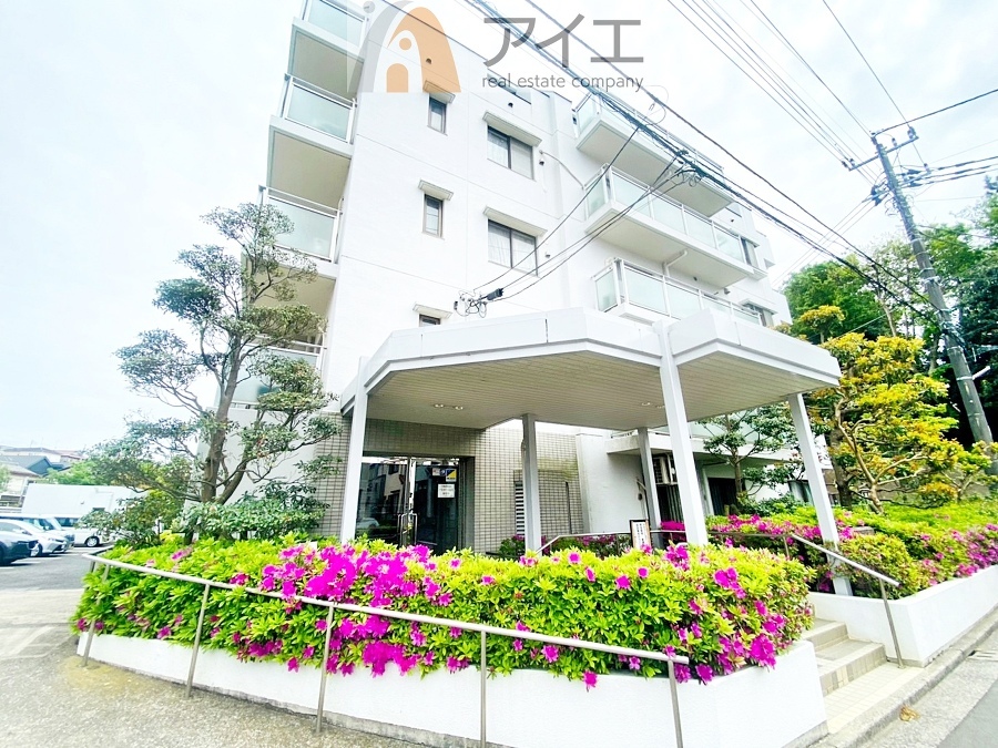 清掃や修理だけでなく、不審者への声掛けも。管理員の活動は防犯にも有効