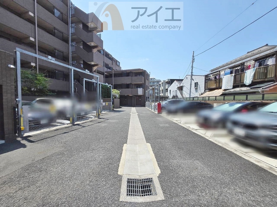 駐車場があるため車通勤の方にも安心なマンションです(要空確認)
