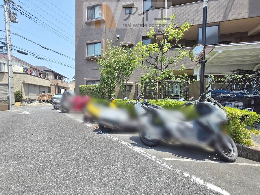 セキュリティ面にも配慮した駐輪場がございます