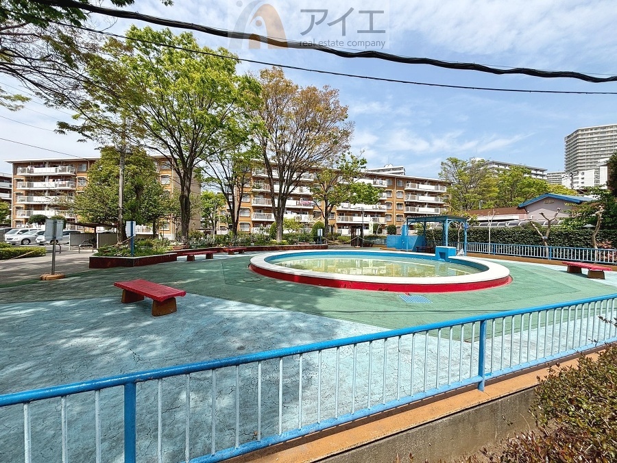 公園が近く、子育て家族に嬉しい緑豊かな環境です